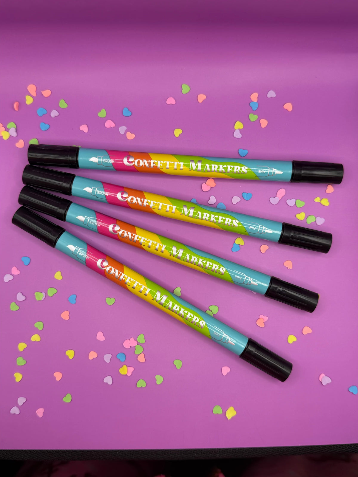 Confetti Markers in black: double-tip paint markers with brush and fine tips